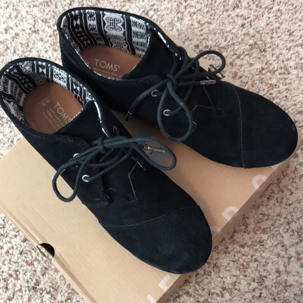 Toms black suede desert wedge